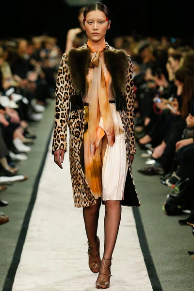 Look 28